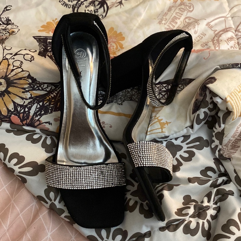 Womens Diamond Short Heel